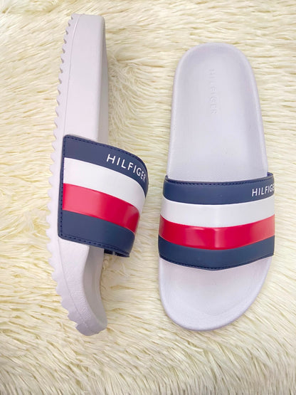 Sandalias TOMMY HILFIGER original, blanca con banda TOMMY en color rojo, blanco y azul y letras HILFIGER.