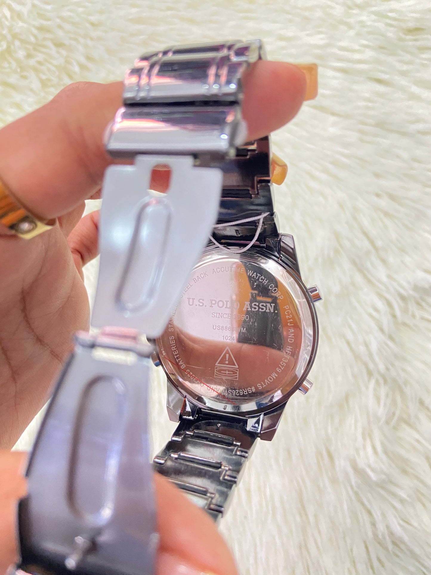 Reloj U.S POLO ASSN. Original , gris con negro y detalles en color plateado.