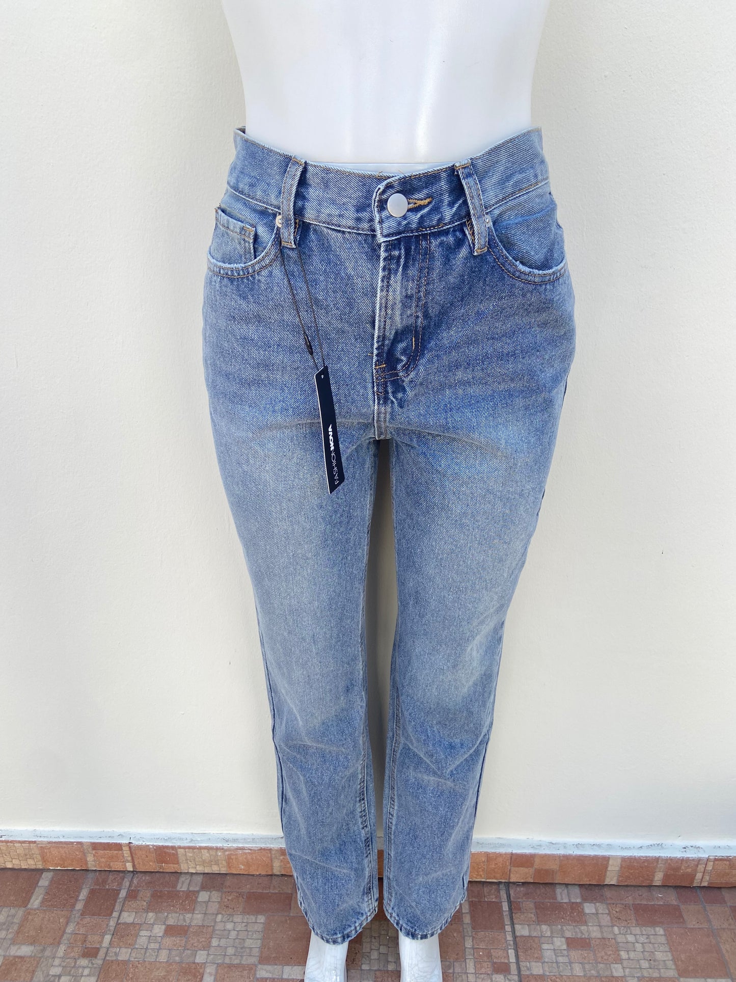 Pantalon Jean, azul claro con costura en hilo marron ancho, BOYFRIEND.