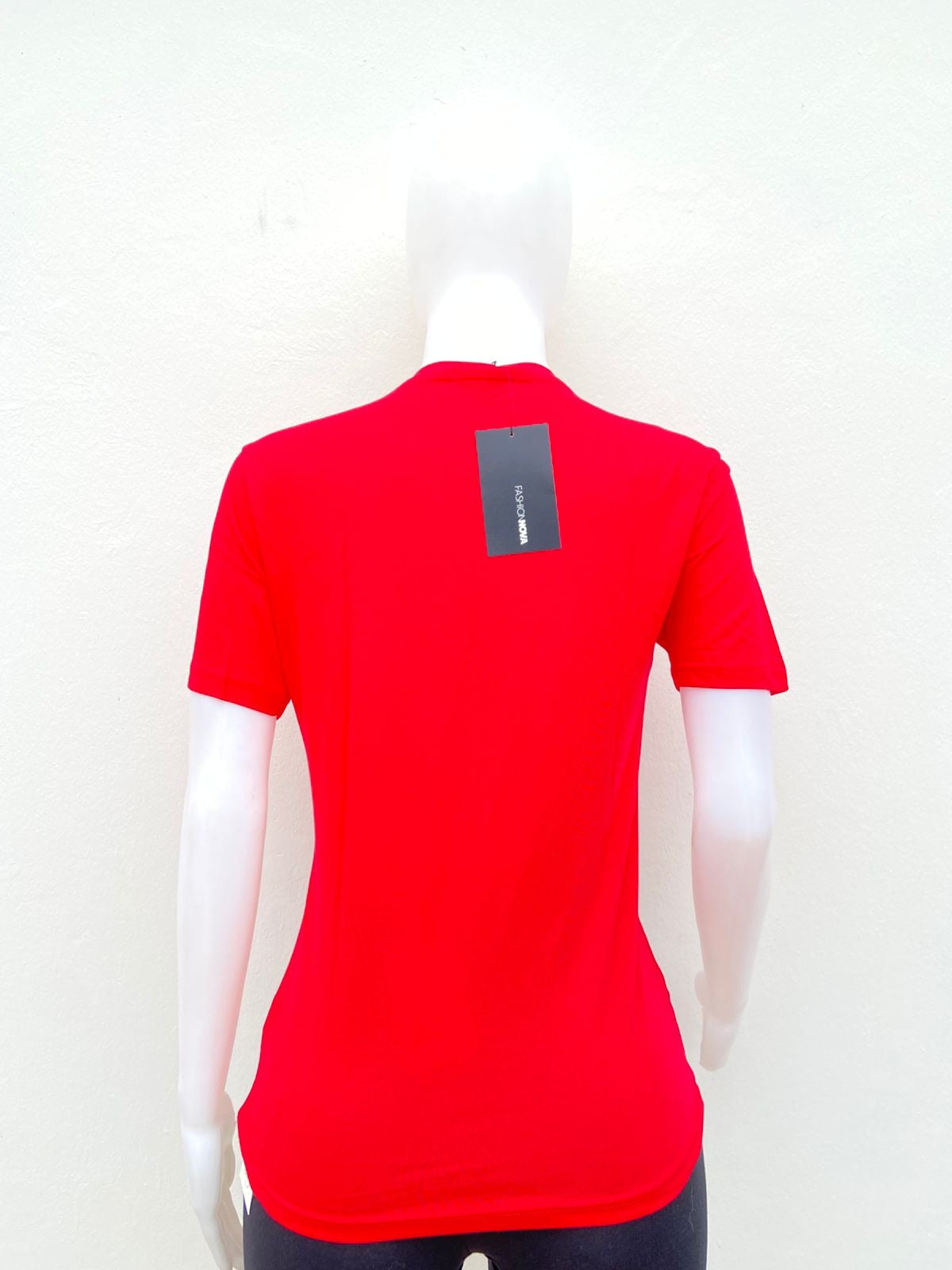 T-shirt, rojo liso con escote v, esencial.
