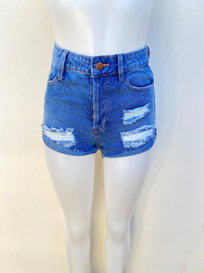 Short azul oscuro con rasgados.