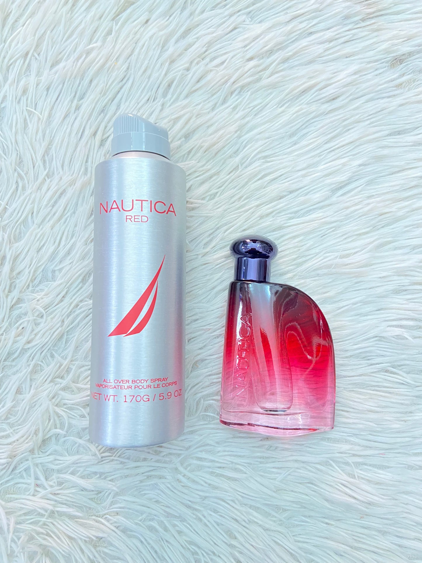 Set NAUTICA RED original, con desodorante y perfume en color rojo y plateado.