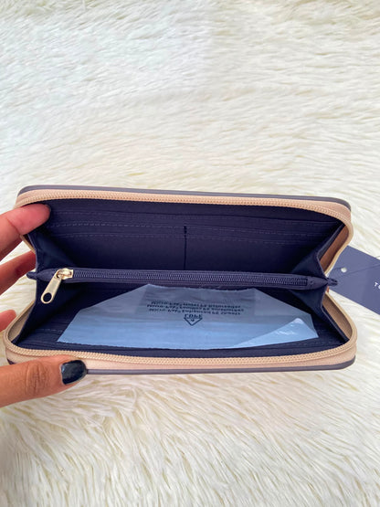 Monedero TOMMY HILFIGER Original, Marron con crema y placa TH en dorado.