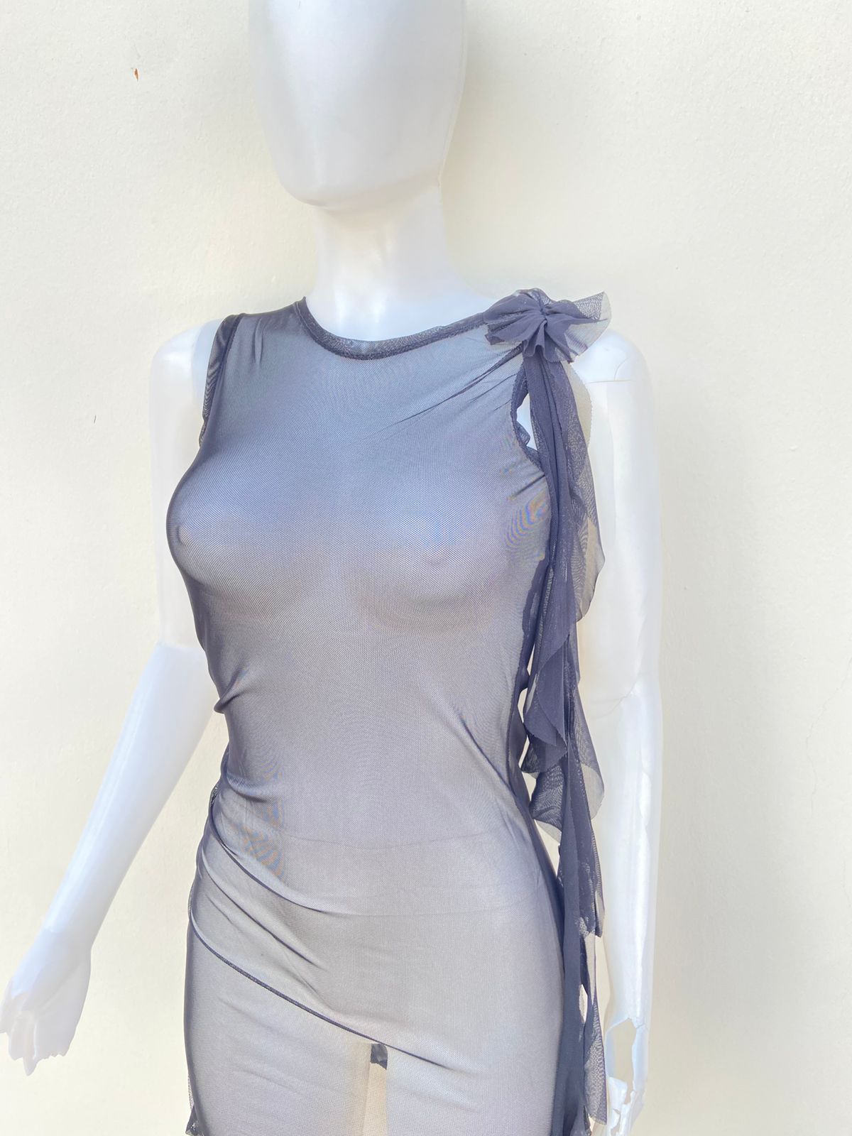 Vestido/ Cover up, negro transparente y lazo en la parte del hombro.