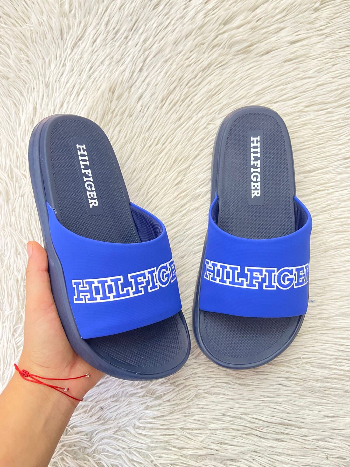 Sandalias TOMMY HILFIGER original, azul marino  y letras HILFIGER.