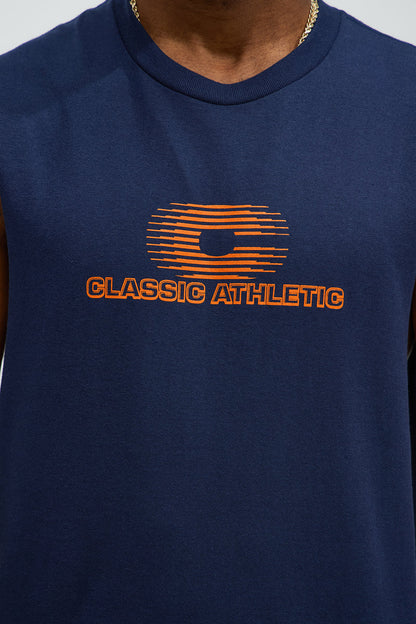 Franela en color azul marino con letras en color naranja al frente y atras CLASSIC ATHLETIC y letra C en grande.