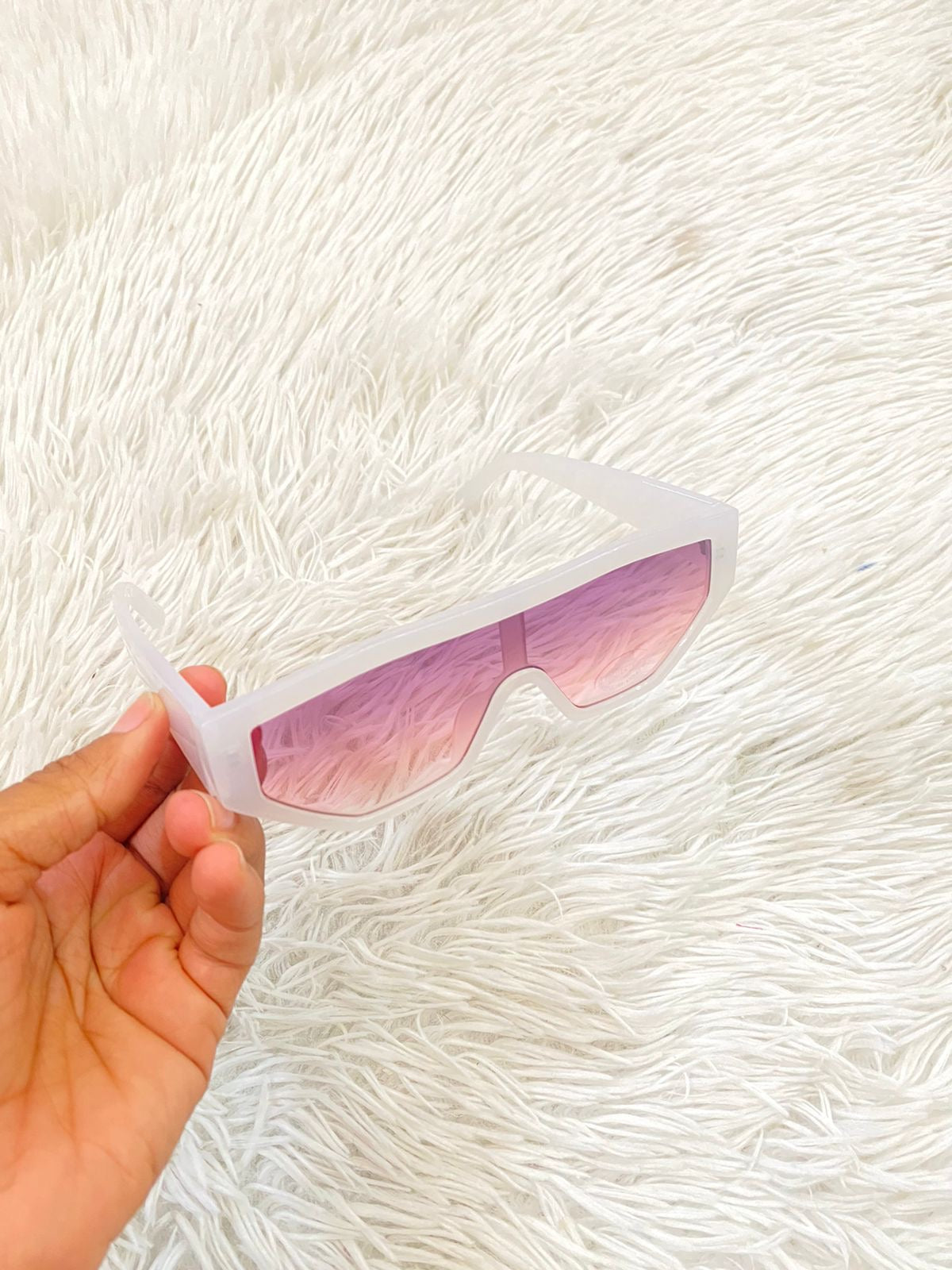 Lentes Fashion Nova original transparente con micas rosadas.