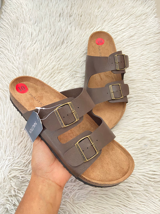 Sandalias NAUTICA original, marrón con correas en frente y hebilla con la marca grabada.