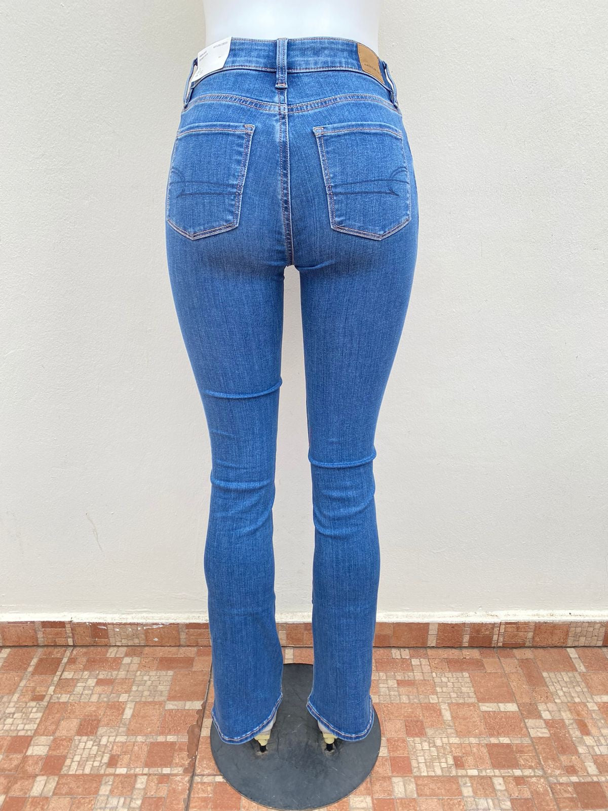 Pantalón Jean American Eagle original azul liso, HIGH-RISE SKINNY KICK.