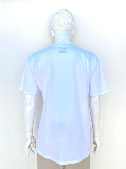 T-shirt blanco con letras grande al frente en color negro LOS ANGELES y mas letras pequeñas