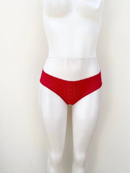 Panti PINK Victorias Secret Original, color rojo, con hoyos.
