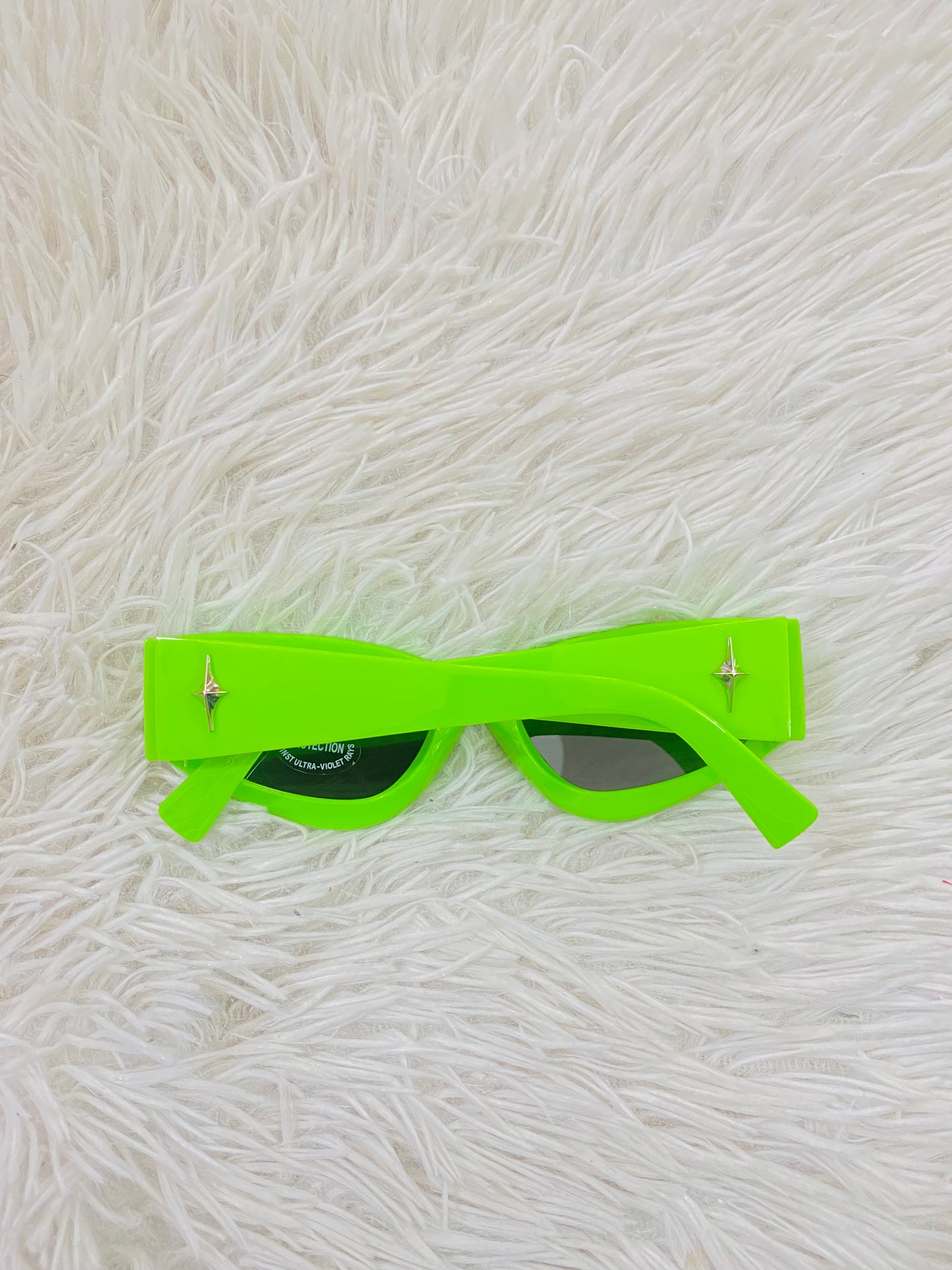 Lentes Fashion Nova original, verde con negras y estrella plateada.