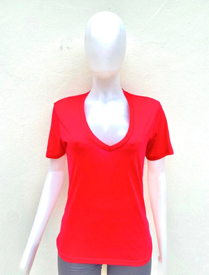 T-shirt Camiseta Fashion Nova para mujer en algodón y modal • Cuello en V • Color rojo • Tela suave y fresca