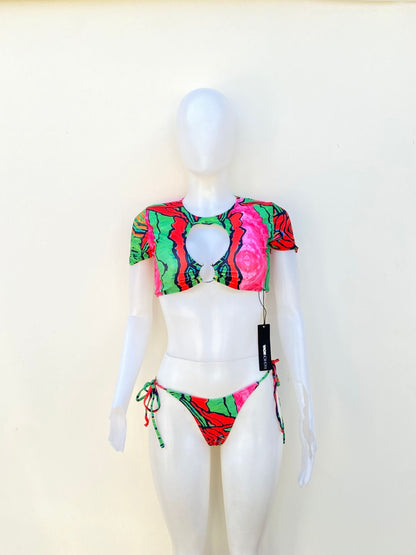 Biquini, rosado con verde y estampado de animal print y lazos ajustables, dos piezas.