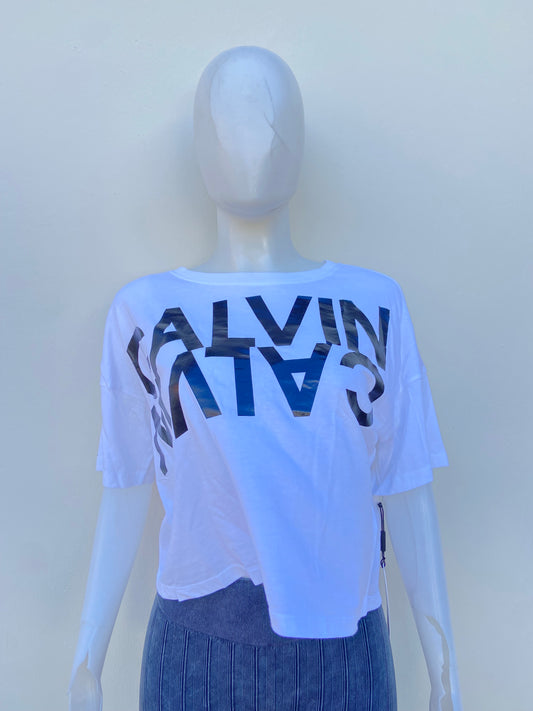 Top CALVIN KLEIN original, blanco con letras de la marca en frente  en color negro.