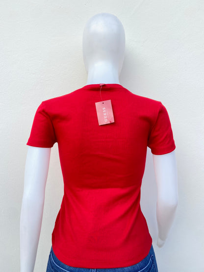 T-shirt GUESS original, rojo con letras GUESS en grande en frente.