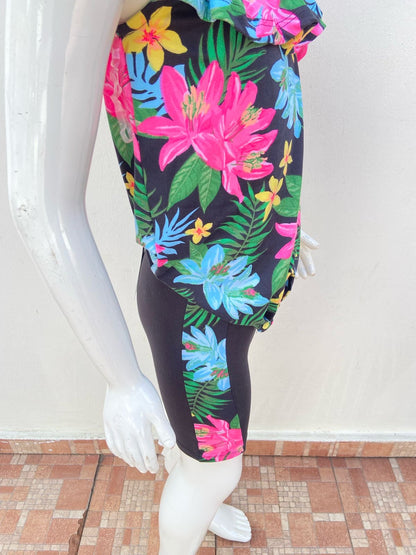 Conjunto Girls original, negro con rosado con estampado de rosas.
