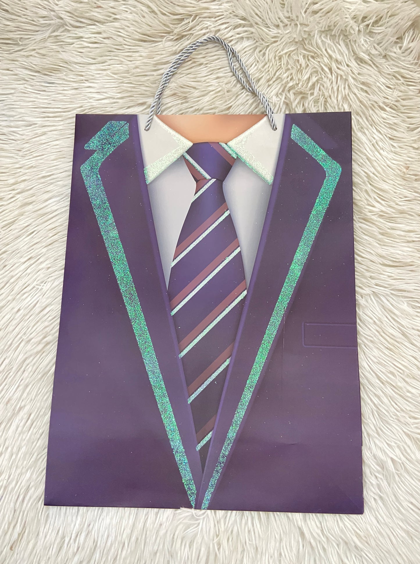 Shopping azul Marino con estampado de una corbata y brillos en los lados.