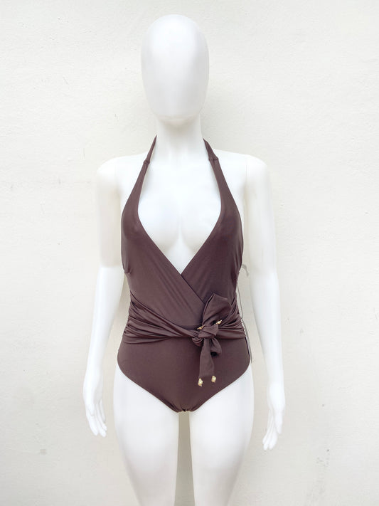 Biquini Fashion Nova marrón chocolate con lazos ajustable en frente.