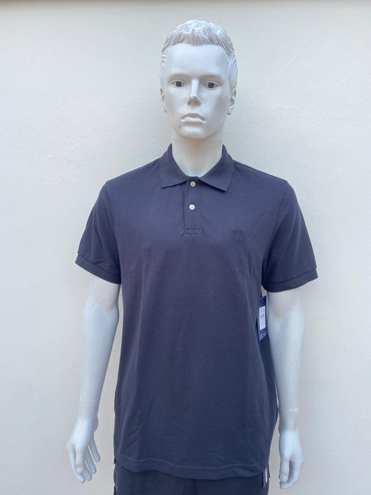 Polocher CHAPS original, negro liso con pequeño logotipo de la marca al lado.