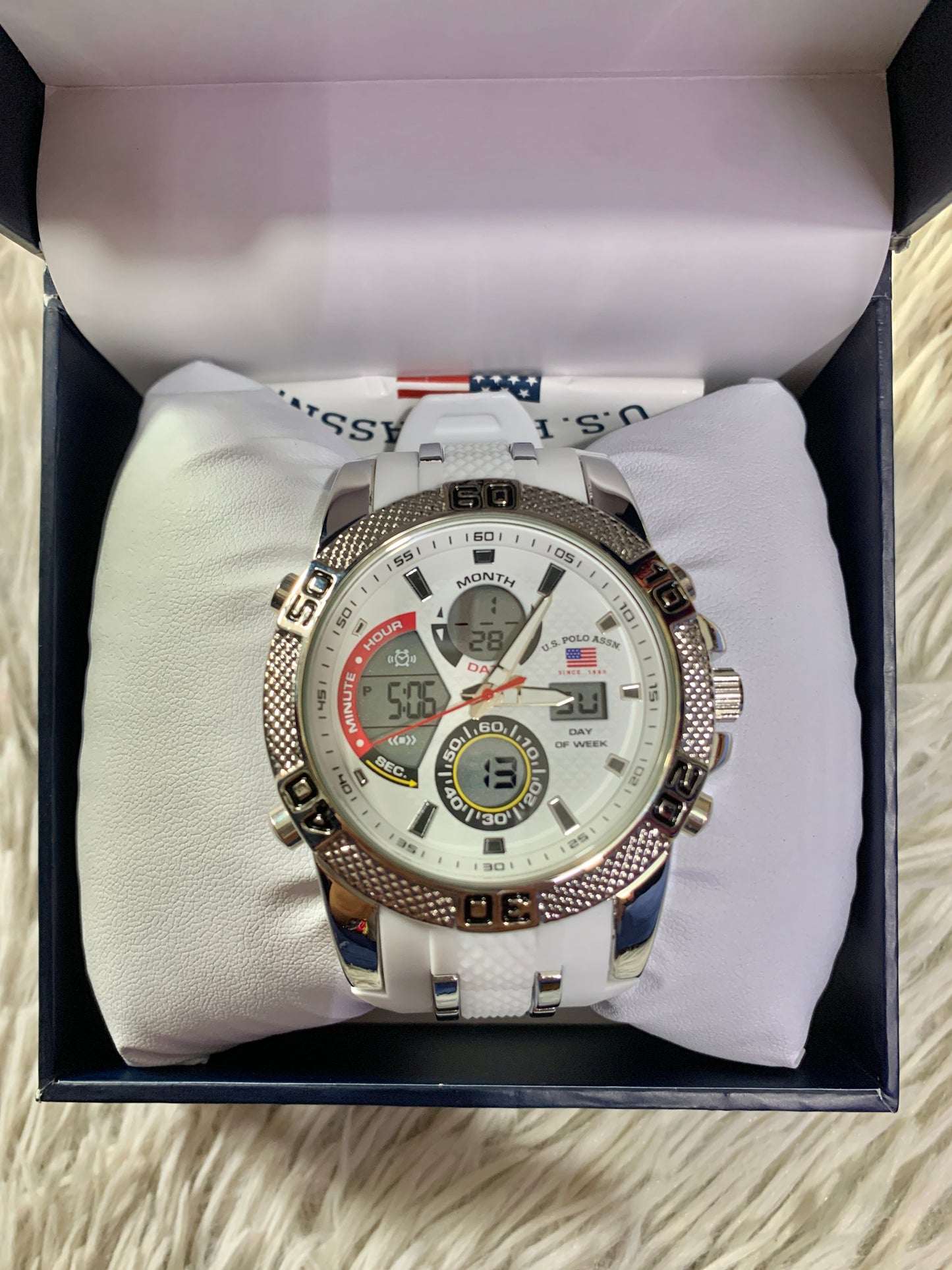 Reloj U.S POLO ASSN. Original blanco con plateado Since 1890