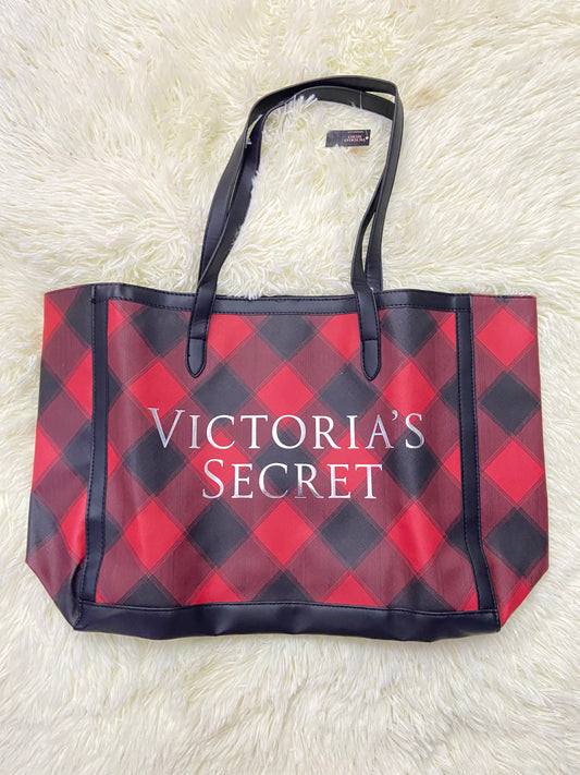 Bulto/ Cartera  VICTORIA’S SECRET original rojo con negro y letras de la marca en color plateado.
