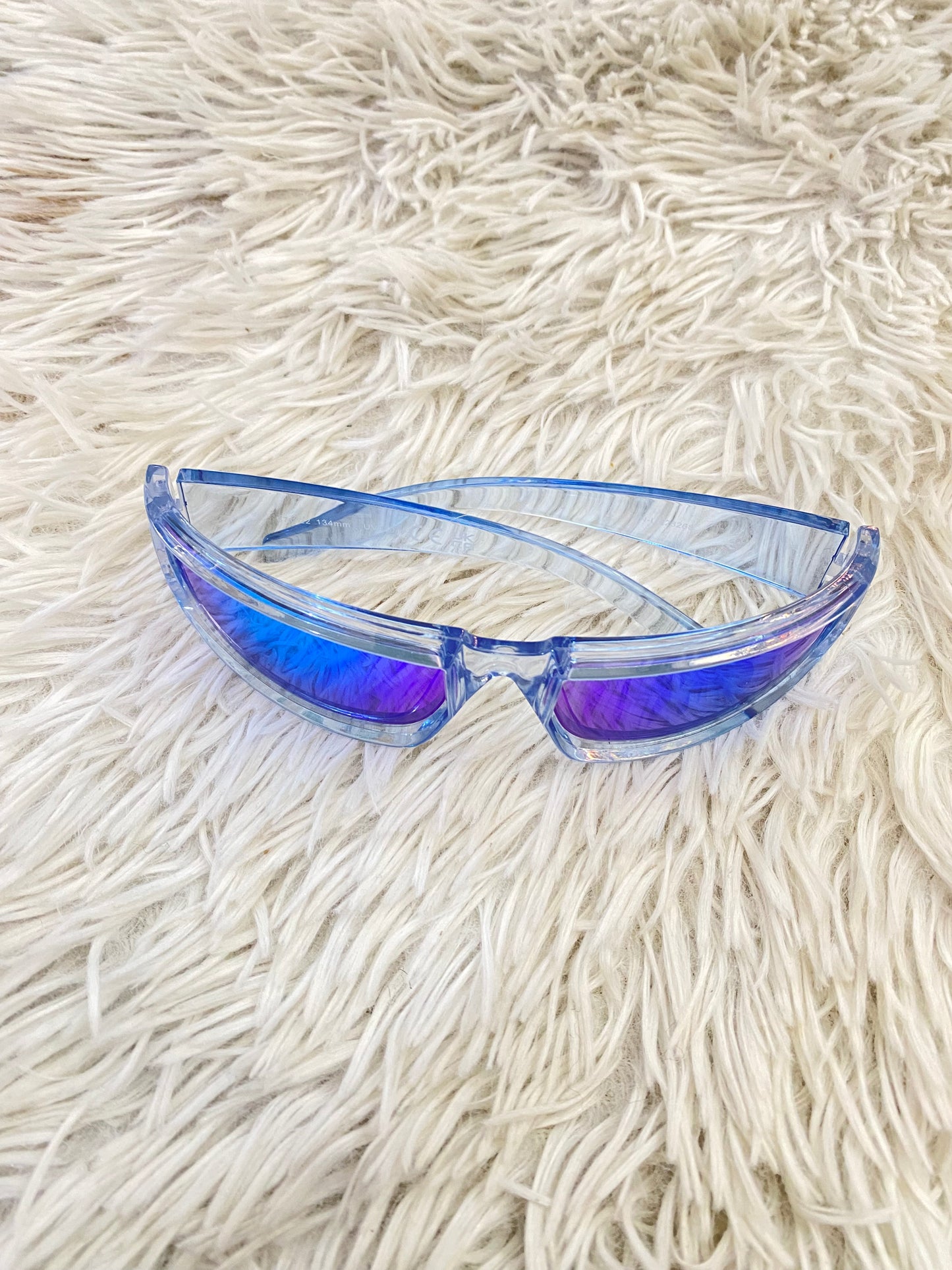 Lentes Fashion Nova original, transparente con mica morada multicolor.