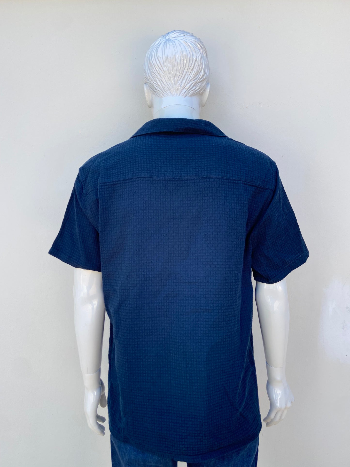 Camisa AÉROPOSTALE original, azul marino ( NAVY ), 100% algodón, con bolsillo en frente.