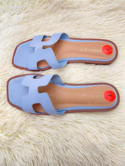 Sandalias MADDEN GIRL original, azul claro con marron, estilo clásico.