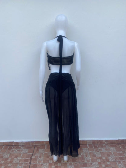 Biquini Conjunto dos piezas de playa festival, negro transparente con salida de playa integrada.