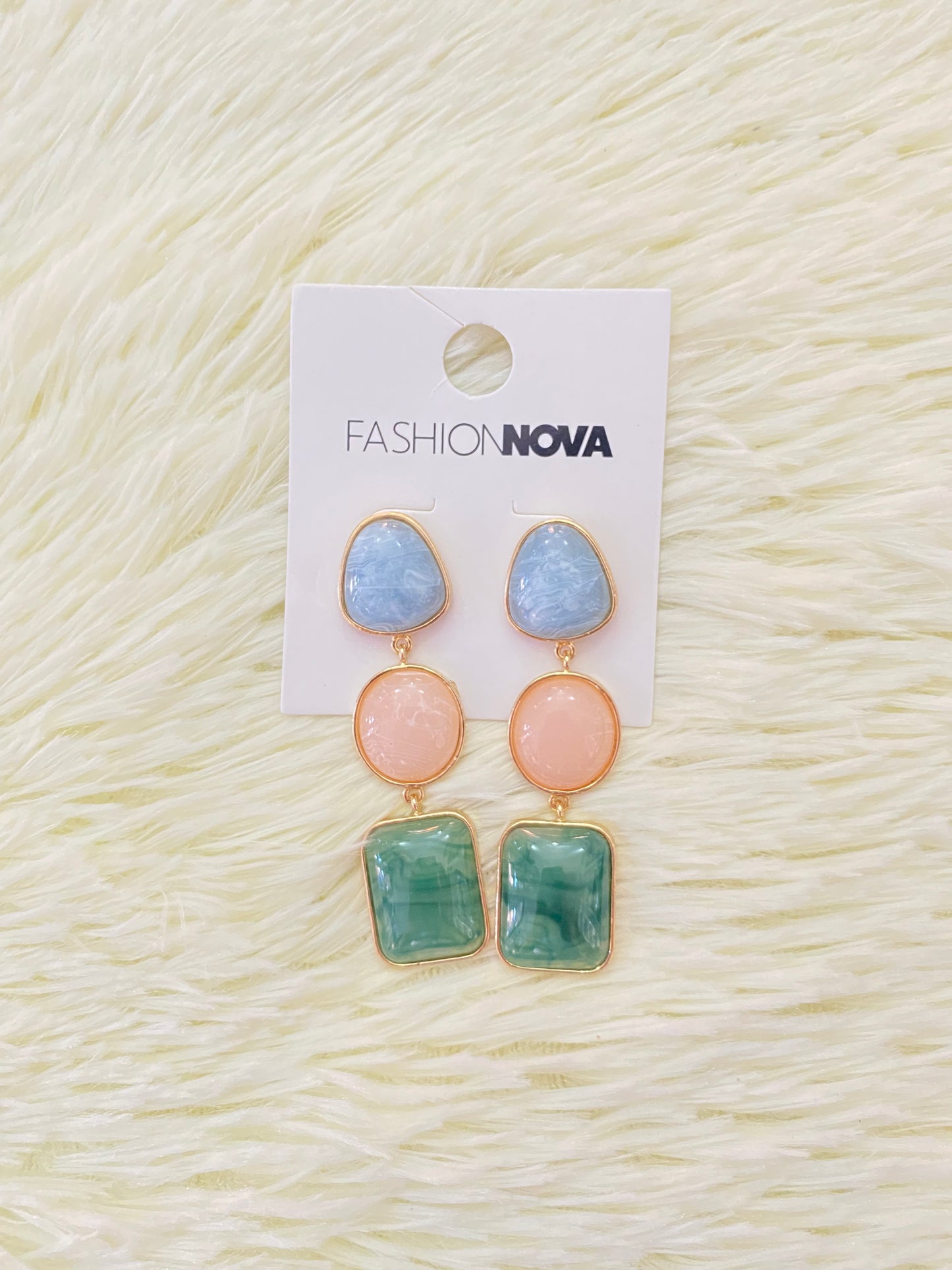 Aretes de tres piezas en color azul, rosado claro y verde.