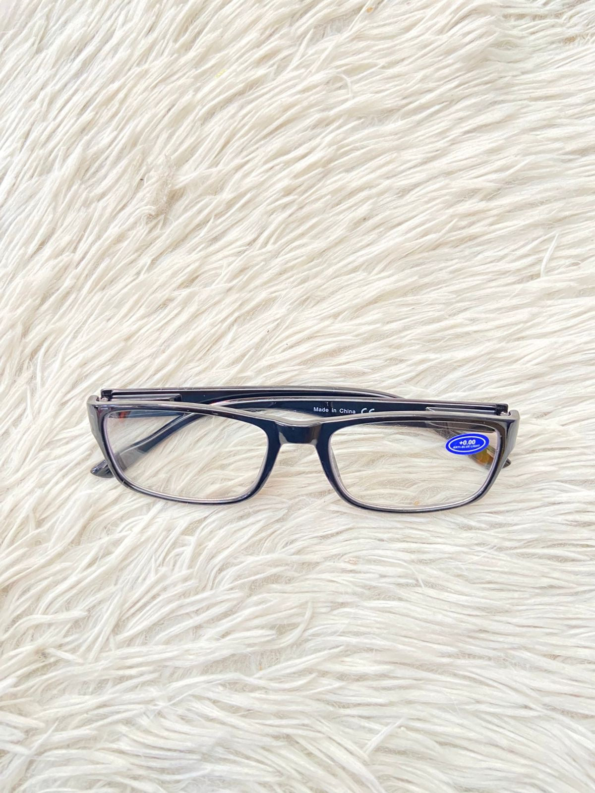 Lentes en color negro con micas claras, pequeño