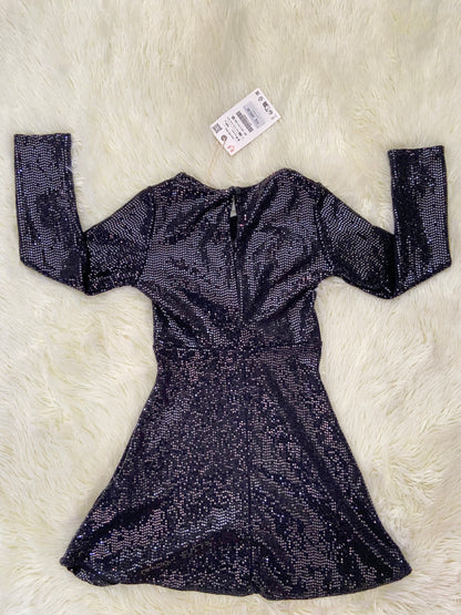 Vestido ZARA original negro, con lentejuelas y detalle de nudo en frente.