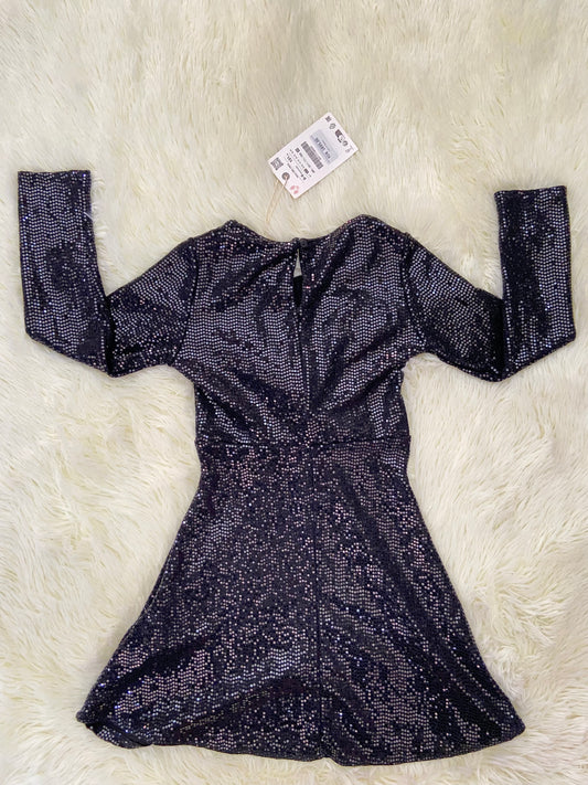 Vestido ZARA original negro, con lentejuelas y detalle de nudo en frente.