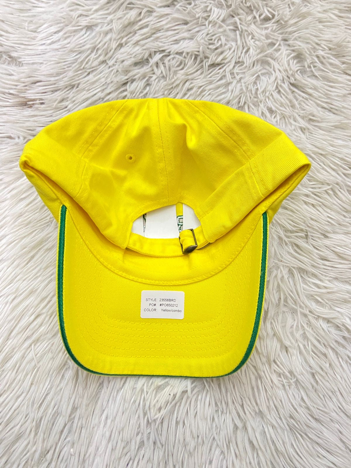 Gorra Brazil, amarilla con verde y bandera de Brazil.