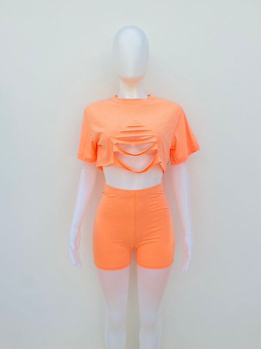 Conjunto Fashion Nova original naranja con abiertos en el top.