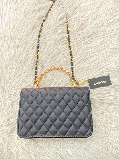 Cartera BEBE Original, negro con nombre de la marca al frente en color dorado, correa tipo cadena enlazada con tela negra.
