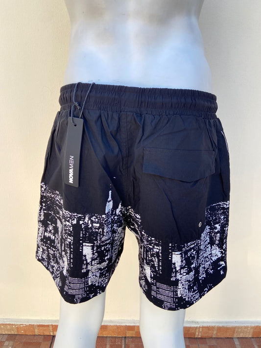 Bañador, negro con estampado de la ciudad de Nueva York en blanco.