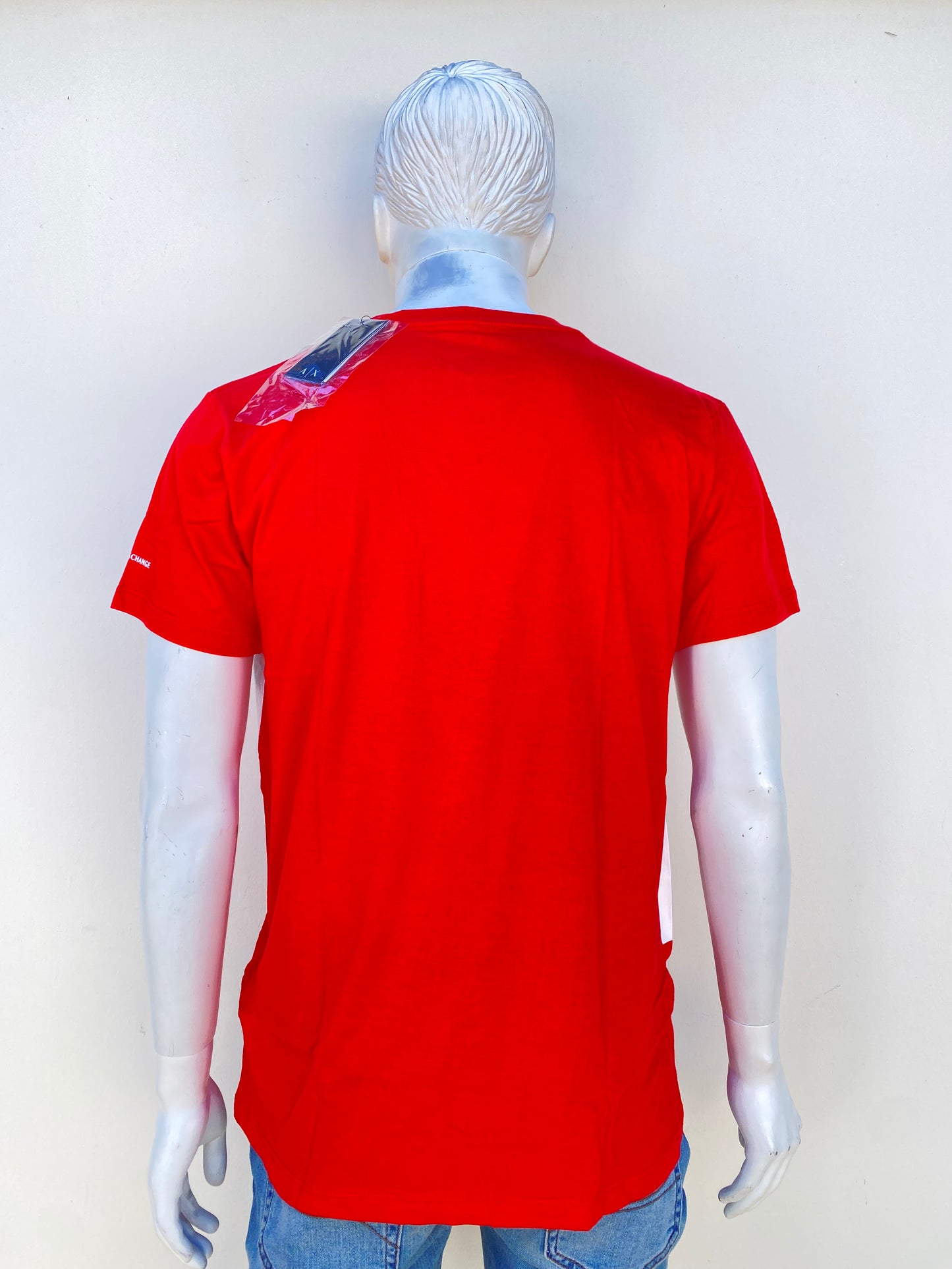 T-shirt Armani Exchange original, rojo con logotipo de la marca AX en blanco.