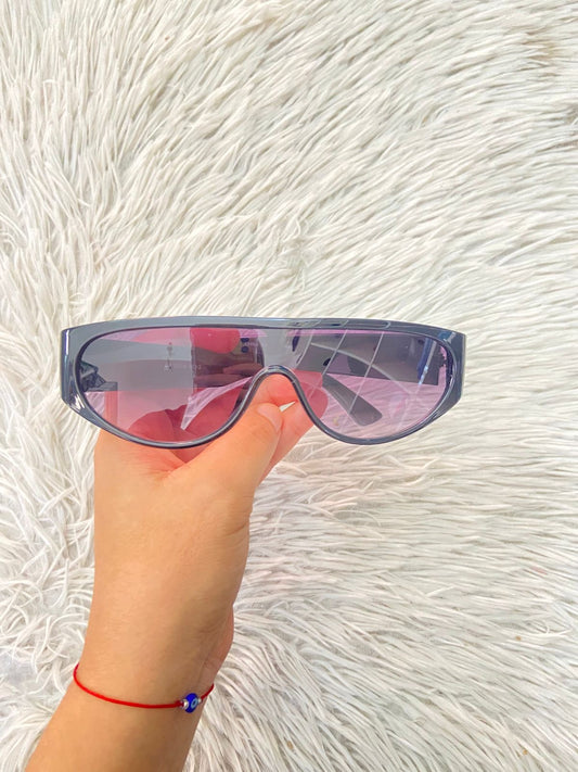 Lentes negros con estilo ovalado y micas oscuras