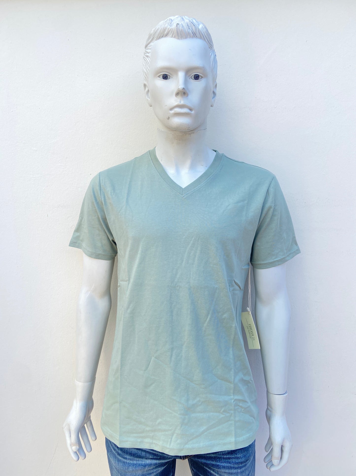 T-shirt Forever 21 original verde pastel ( SEAFOAM), cuello V, esencial.