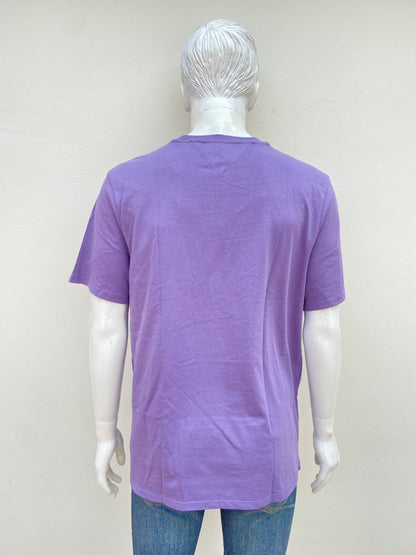 T-shirt TOMMY HILFIGER original, morado liso con pequeño logotipo al lado.