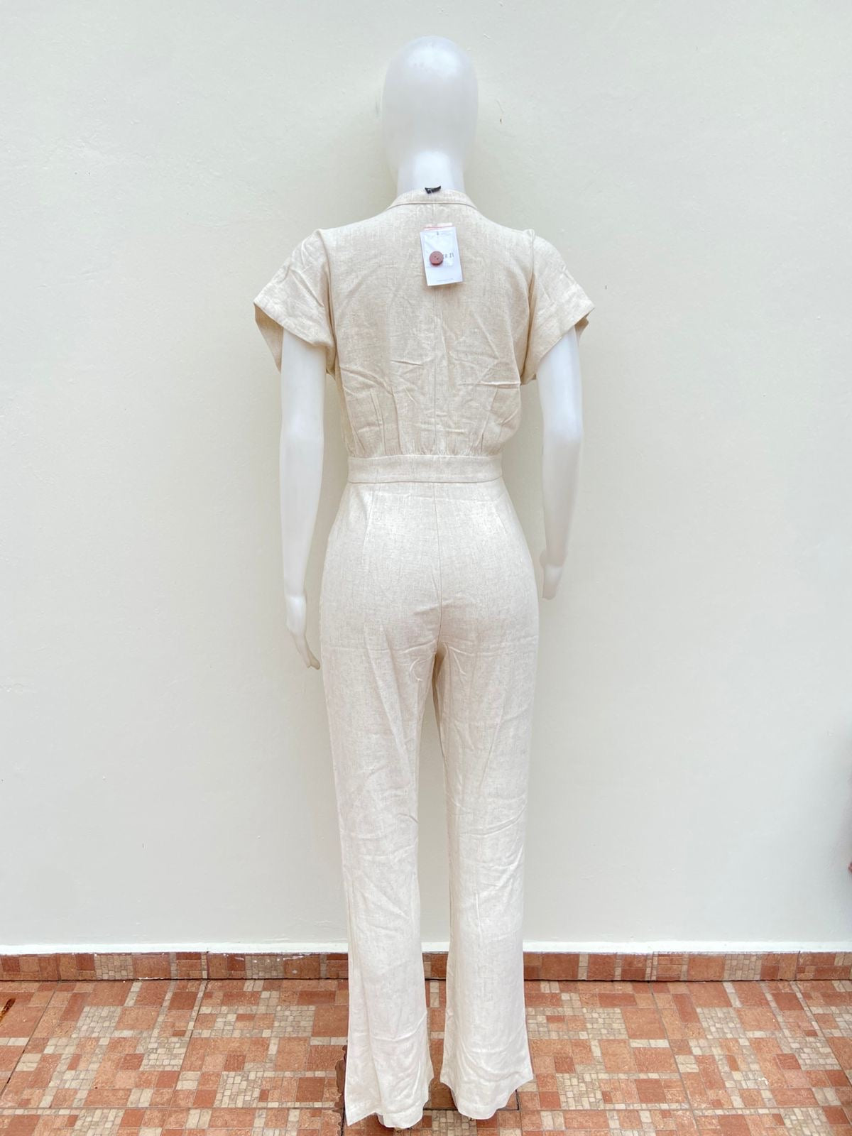 Enterizo/ Jumpsuit Forever 21 original crema ( Catmeal ) con botones en color marrón.