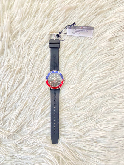 Reloj TOMMY HILFIGER original, cara de 42mm, negro con fondo en color azul, rojo y negro.