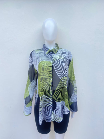 Cover up/ camisa, negro y verde con estampado de rayas en blanco.