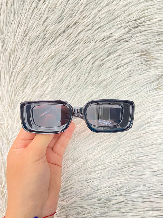 Lentes negros cuadrado con micas oscuras