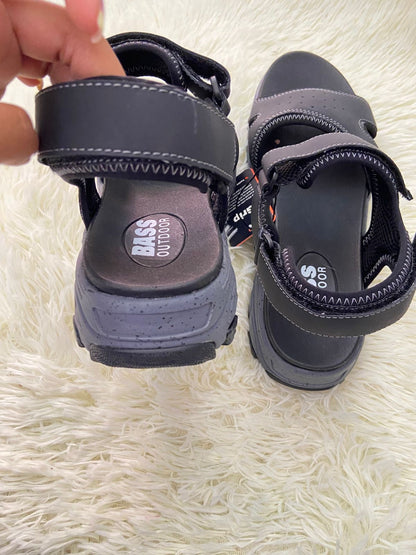 Sandalias BASS OUTDOOR original, negra con costura en hilo gris, ajustables, excelente para caminar