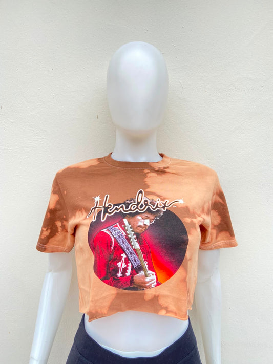 Crop-top marrón con efecto lavado desgastado en tonos beige con estampado de Jimi Hendrix.