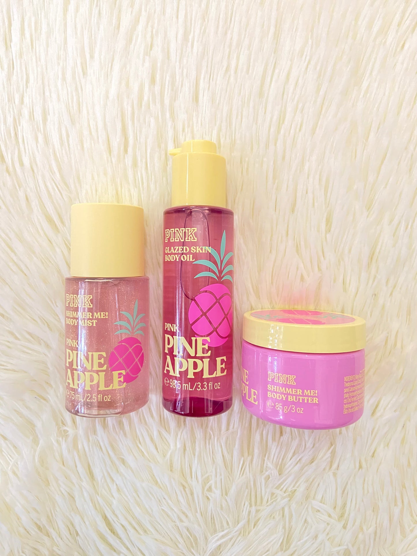 Pack PINK original, de tres colonia, aceite y crema minis PINEAPPLE,con brillitos. Más el bolso