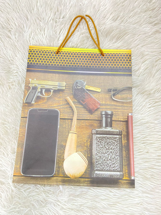Shopping Amarillo con negro, con diseño de pistola, llave, celular y más.